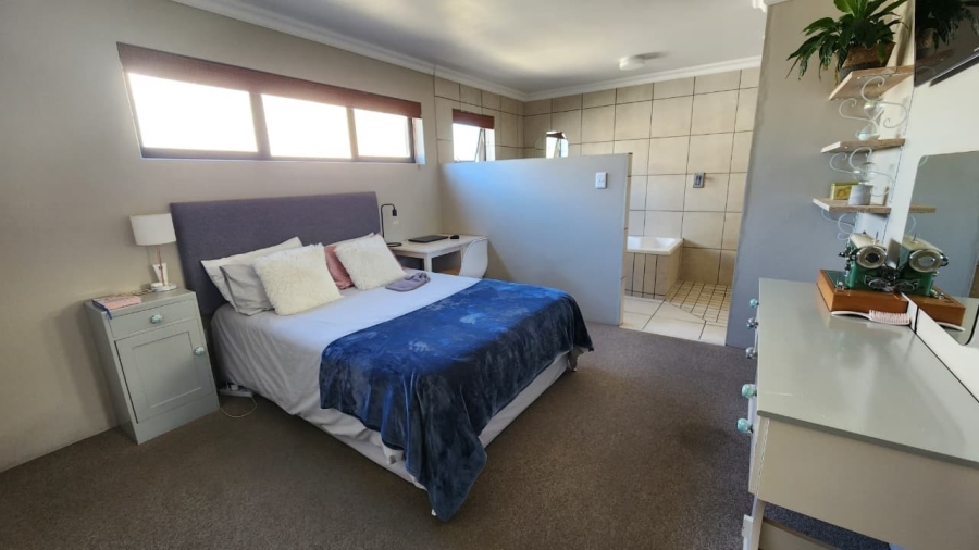 5 Bedroom Property for Sale in Vredenburg Western Cape